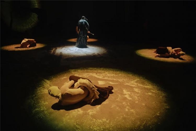 根起云端处,光影塑神性 —— 舞剧《天地树》灯光创作手记