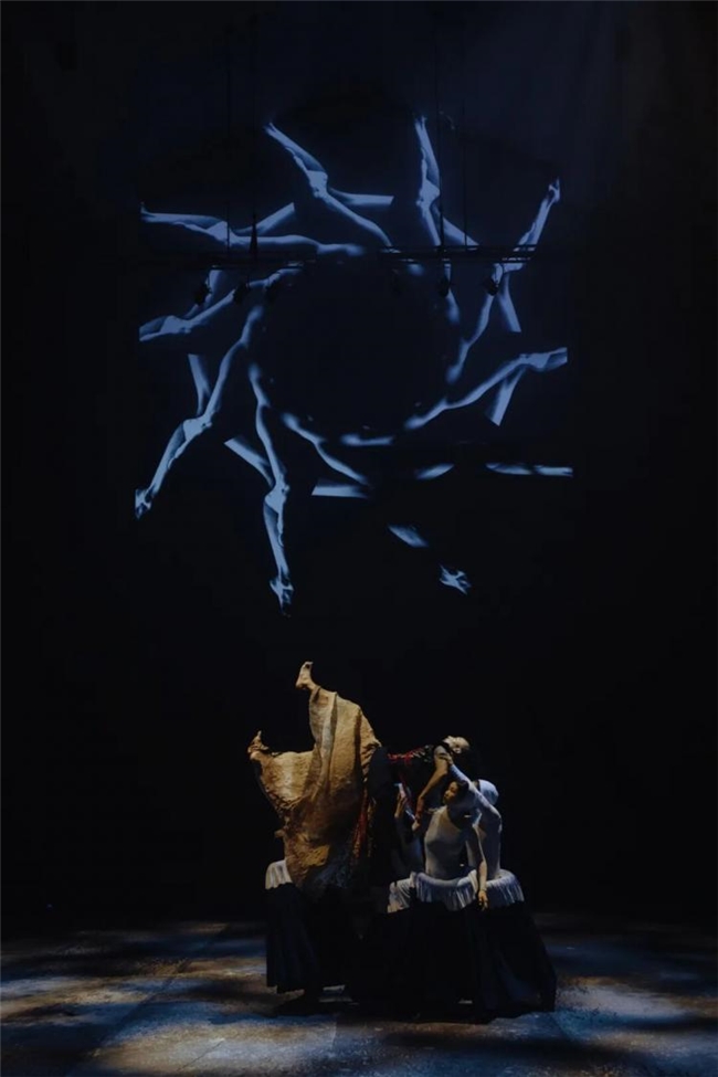 根起云端处,光影塑神性 —— 舞剧《天地树》灯光创作手记