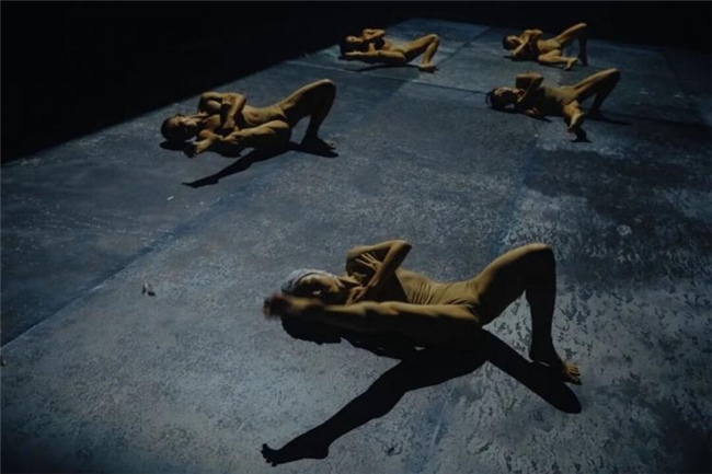 根起云端处,光影塑神性 —— 舞剧《天地树》灯光创作手记