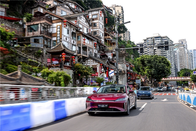 风云猎鹰驾辅挑战赛·重庆站圆满收官：猎鹰700征服8D魔幻山城