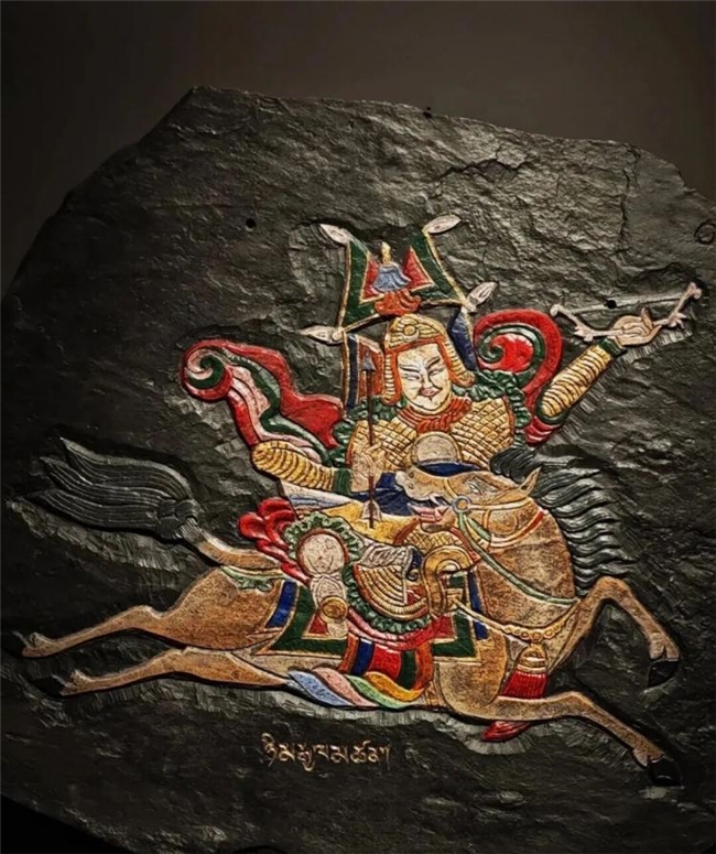 从石料到成品：格萨尔彩绘石刻的匠心工序