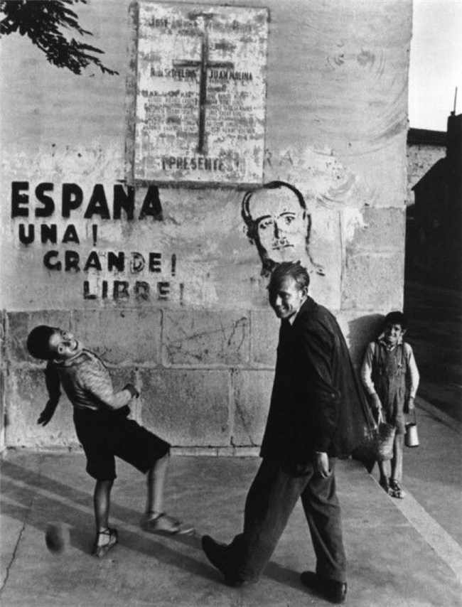 尤金・史密斯｜专题摄影的巅峰之作