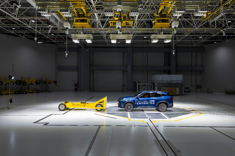 成功完成“魔鬼四面碰”连环挑战,吉利银河M7定义家庭出行安全底气 成功完成“魔鬼四面碰”连环挑战,吉利银河M7定义家庭出行安全底气