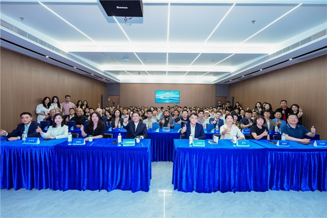 海珠区第二批出海合伙人授牌仪式在琶洲企业出海服务交流中心举行