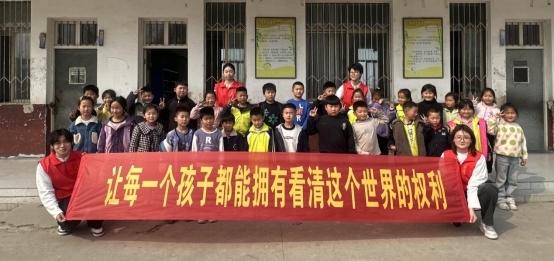 “追光者”团队走进枣庄：为乡镇儿童眼底健康“保驾护航”