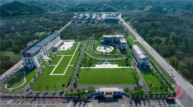 ​  顶流代言加持+《中国企业家》对话，八马茶业引领春茶季传播新风潮