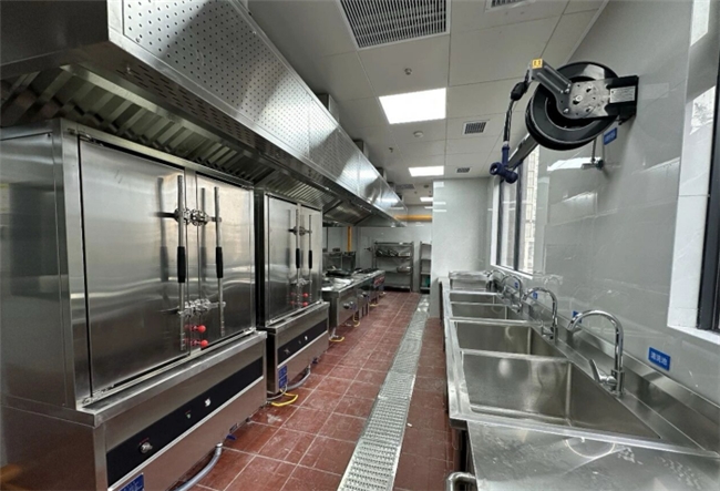 新邑航的“智慧厨房”如何守住食品安全防线?