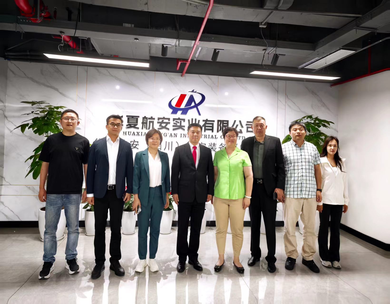 深化政企联动 共拓低空新篇——德庆县委莅临华夏航安考察