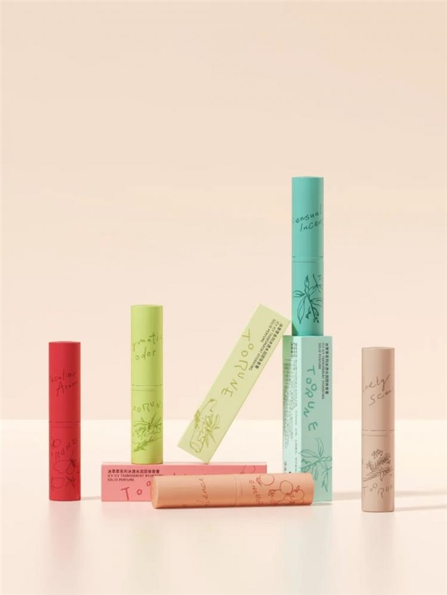 手绘花香 × 色彩美学：给年轻人的香氛包装灵感