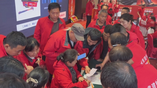 重磅：星辉瓦业&大角鹿战略联袂，携手湖南桑植满意建材工长峰会荣耀收官！