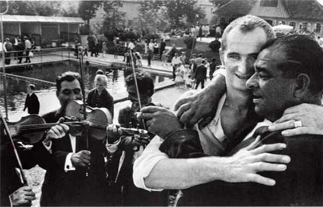 为什么顶级街头摄影，永远来自人间烟火