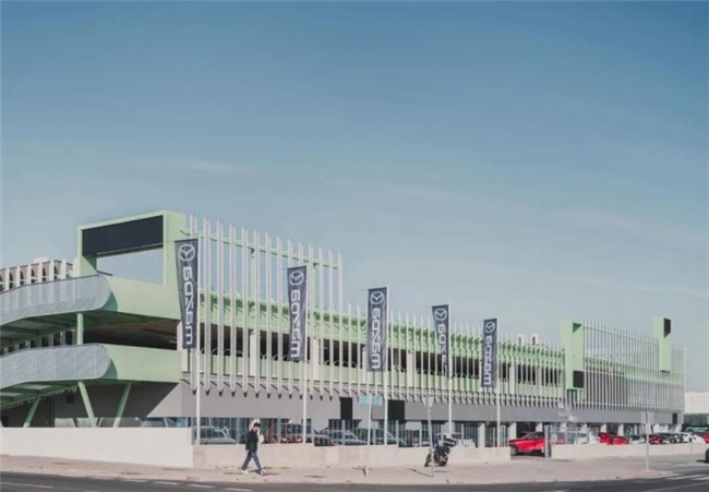 旧厂房逆袭！马德里这个汽车建筑把节能与颜值拉满