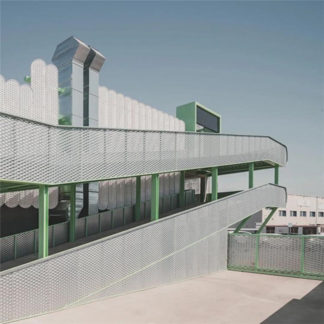 旧厂房逆袭！马德里这个汽车建筑把节能与颜值拉满