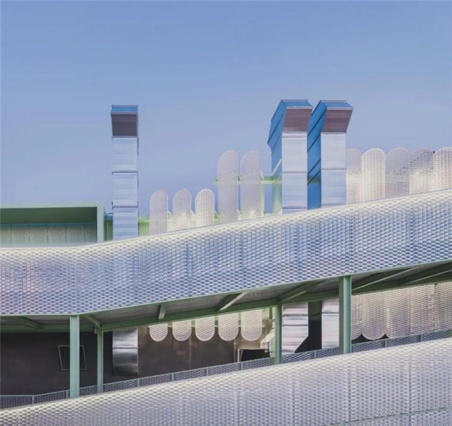 旧厂房逆袭！马德里这个汽车建筑把节能与颜值拉满