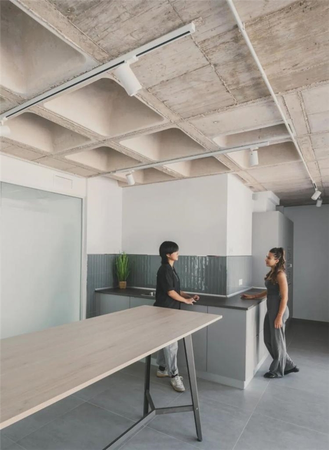 旧厂房逆袭！马德里这个汽车建筑把节能与颜值拉满
