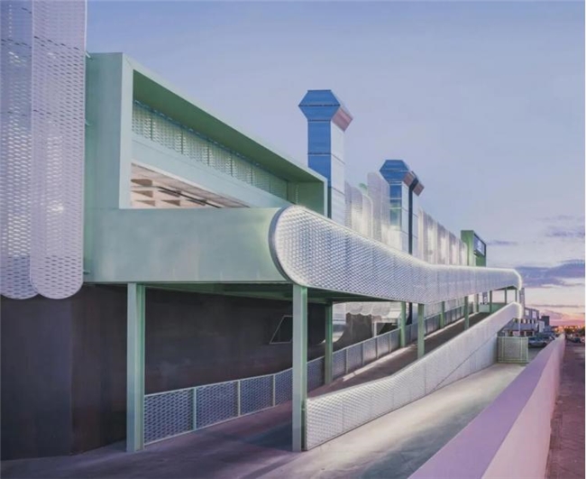 旧厂房逆袭！马德里这个汽车建筑把节能与颜值拉满