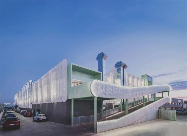 旧厂房逆袭！马德里这个汽车建筑把节能与颜值拉满