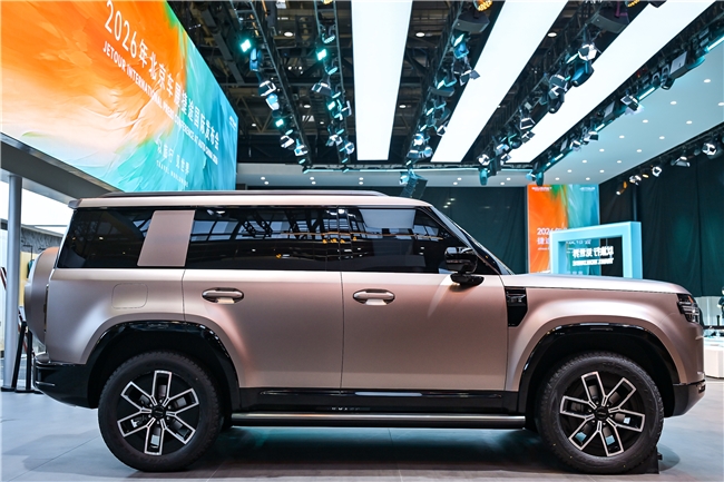 捷途旅行者8的“智能越野”答卷：AI全地形识别有多聪明？