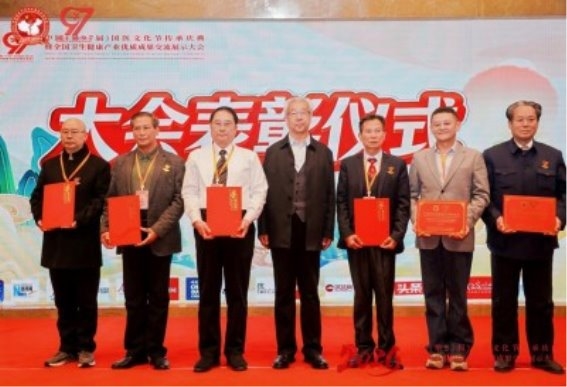 山海跨越践使命 医心下沉暖关岭——记