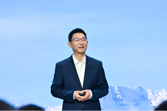 赛力斯何利扬：AI驱动魔方技术平台持续演进 引领高端出行