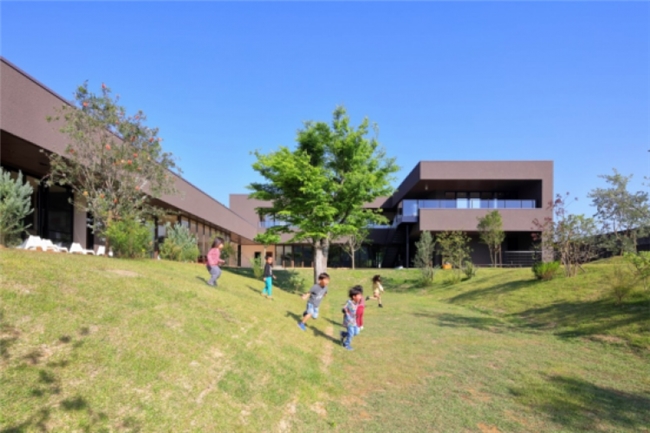 为心灵筑巢：当代建筑的情感疗愈之路