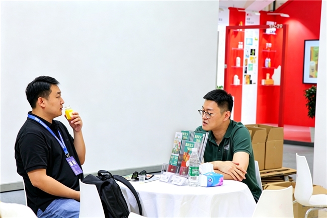 纯亭在FBIF现场：二十余款HPP果汁试饮人气高涨，OEM定制咨询持续火热