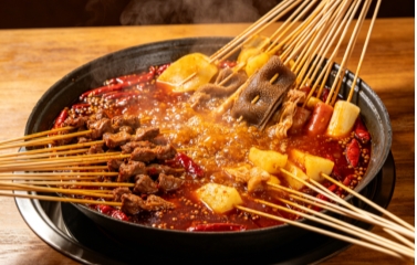 打工人春日续命指南！来七婆撸串，一口热辣满血复活