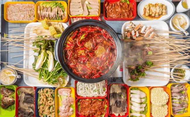 打工人春日续命指南！来七婆撸串，一口热辣满血复活