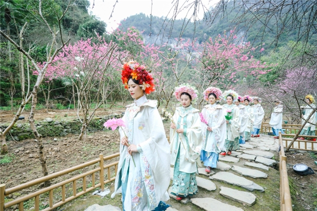 新韵重庆 五一趣玩丨酉阳五一文旅活动精彩纷呈 惠民举措点燃假日消费市场