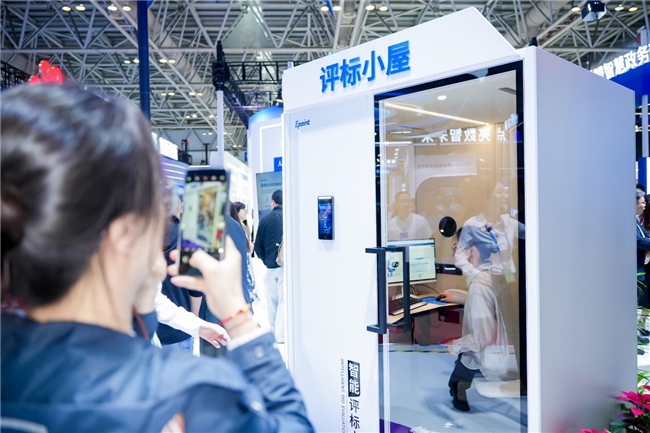 懂行×实干：新点软件在数字中国建设峰会上的AI答卷