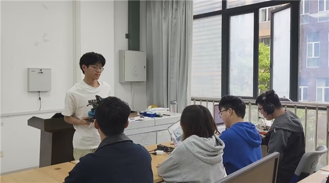 科技赋能物流升级 智创分拣高效新篇—— 灵眸驭臂视觉智能机械臂赋能智慧物流