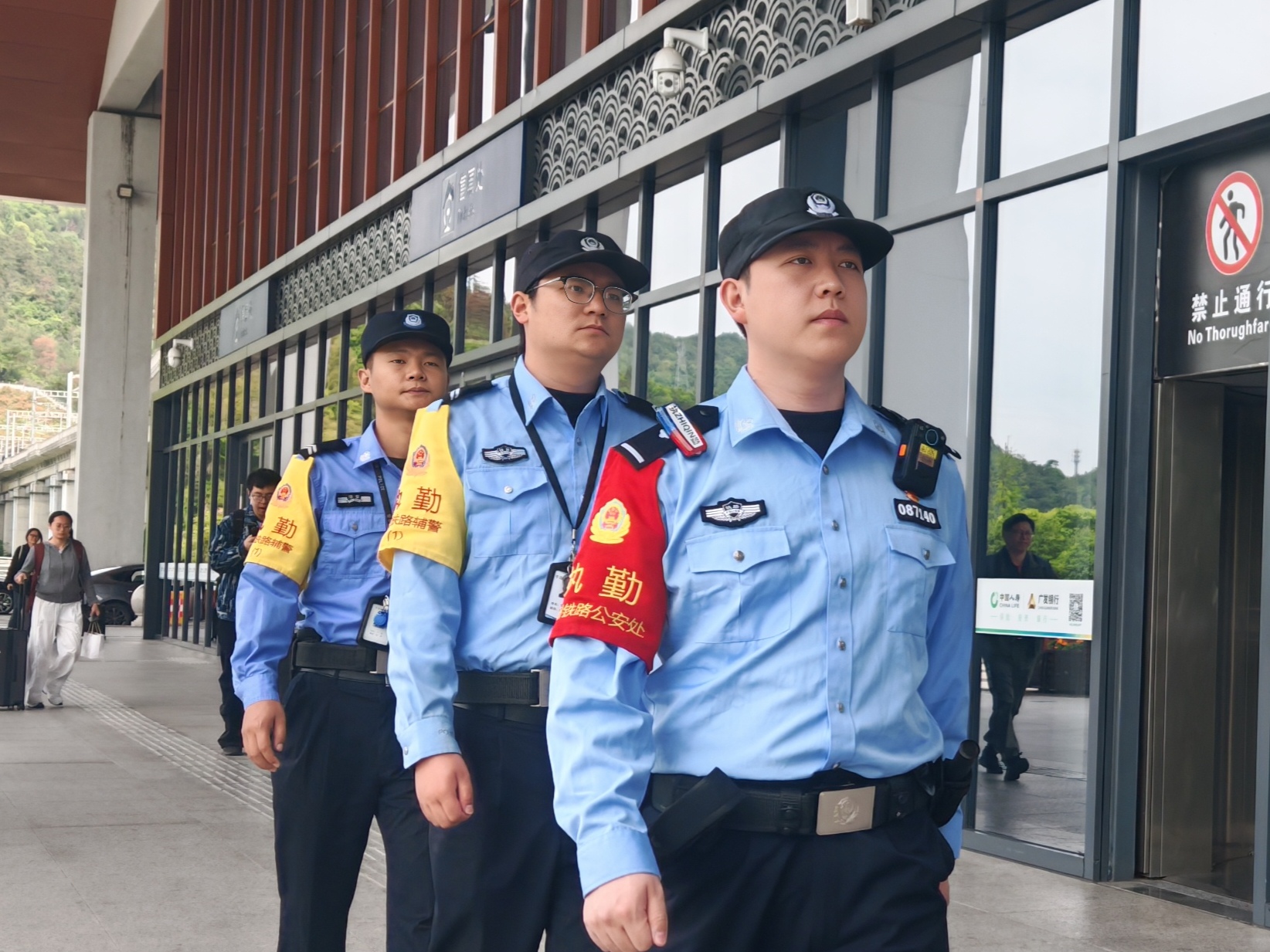 守护平安路，警心暖民心---千岛湖站派出所全力护航“五一”小长假