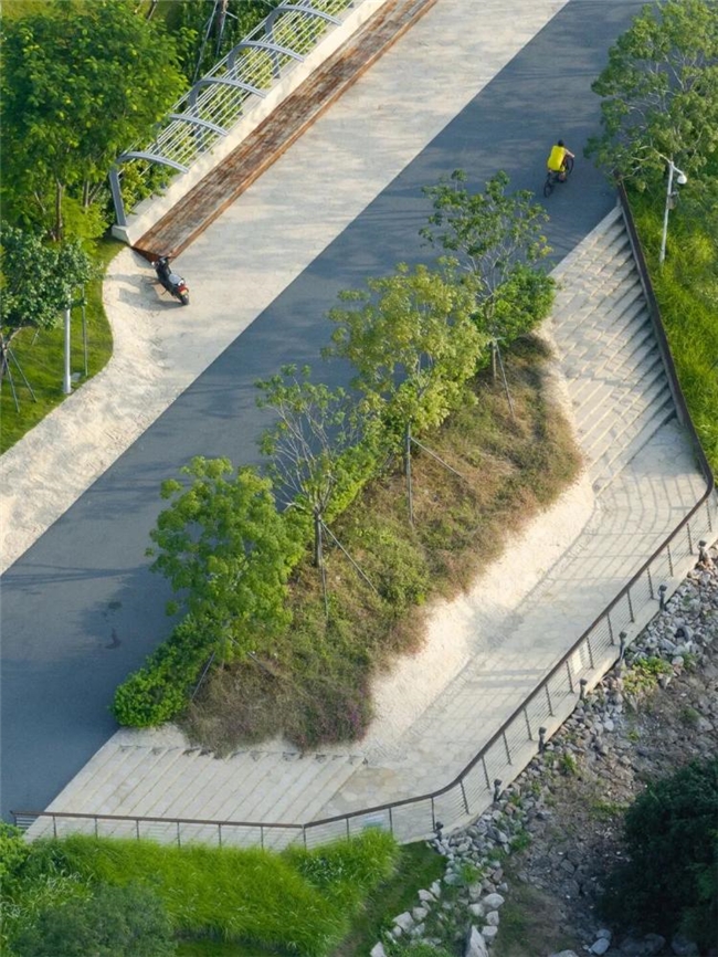 缝合城市与生态：前海中心河河口段滨水景观设计实践