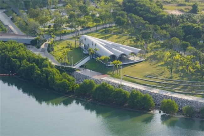 缝合城市与生态：前海中心河河口段滨水景观设计实践