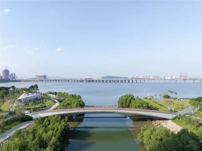 缝合城市与生态：前海中心河河口段滨水景观设计实践