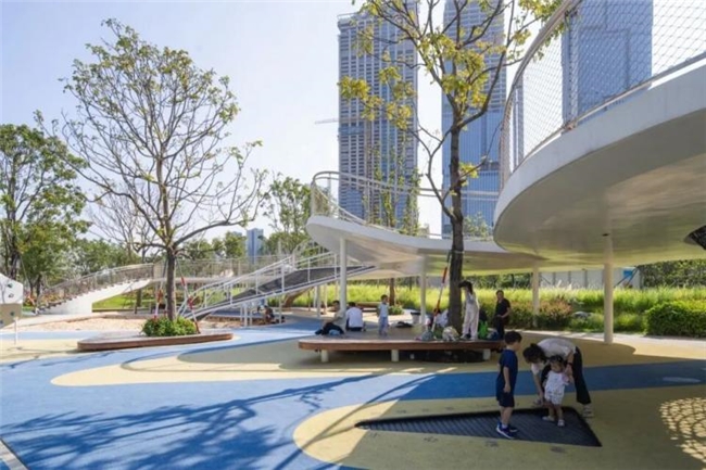 缝合城市与生态：前海中心河河口段滨水景观设计实践