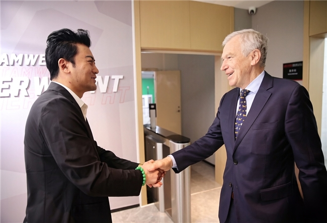 中欧体育文化交流新里程碑：JCK战觉城携手比利时前首相伊夫·莱特姆，进军欧洲市场