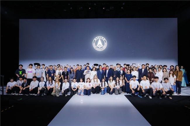 燕京理工学院《源&middot;境》主题作品在2026中国国际大学生时装周成功发布