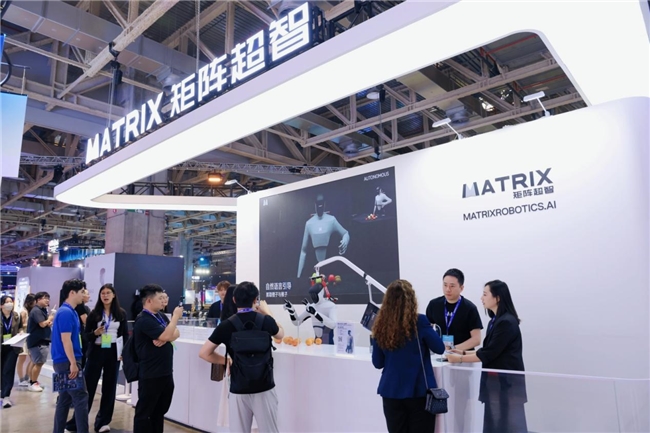 矩阵超智携 MATRIX-3 亮相澳门 BEYOND Expo，中国旗舰级人形机器人闪耀国际科创盛会