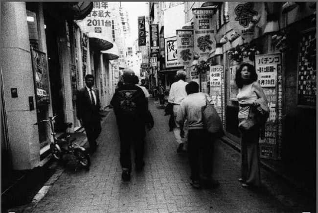 别删！那些 “模糊倾斜” 的照片，可能是被低估的杰作