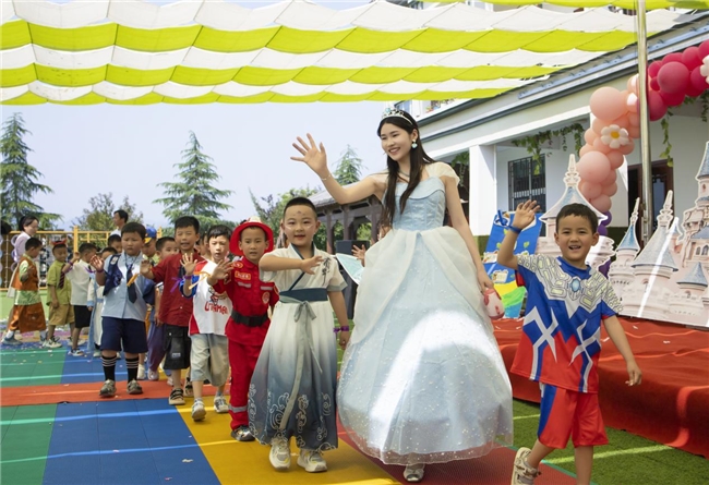河南桐柏：映山红幼儿园举办“童话奇遇·魔法六一”迪士尼主题派对