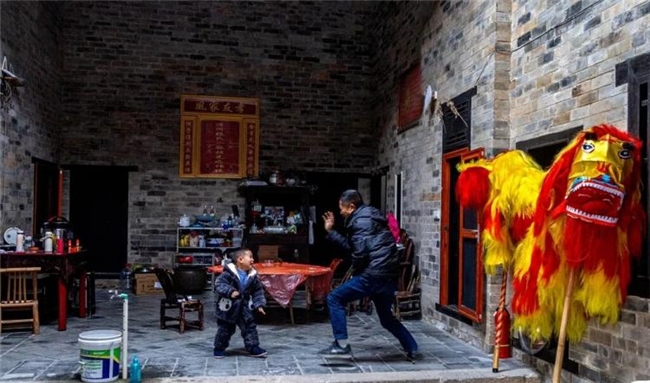 摄影师肖艳：走遍天涯，镜头落脚洞庭故乡