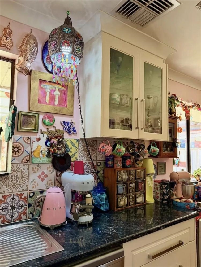 拒绝极简！这座澳洲小屋，把复古与浪漫堆成风景