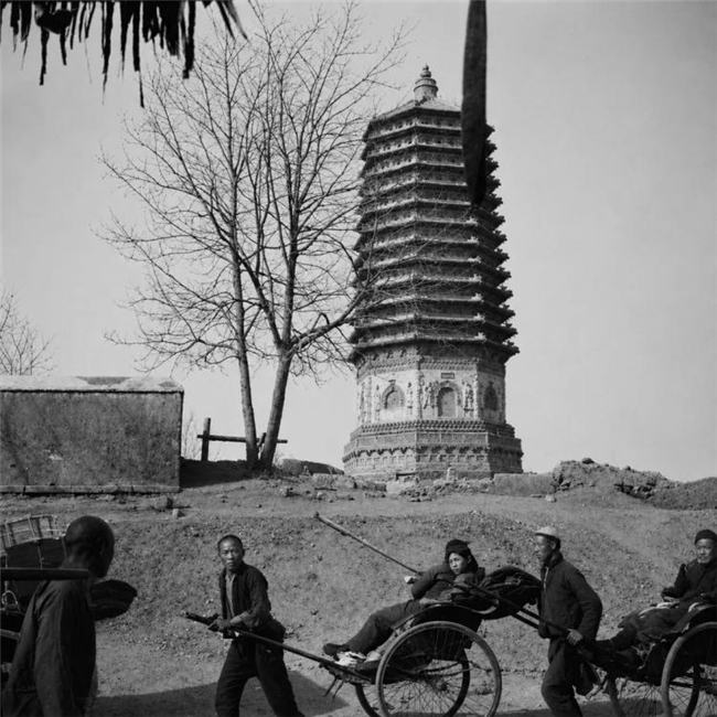 硬核老照片：19 世纪摄影师，用笨重设备拍下原汁原味老北京