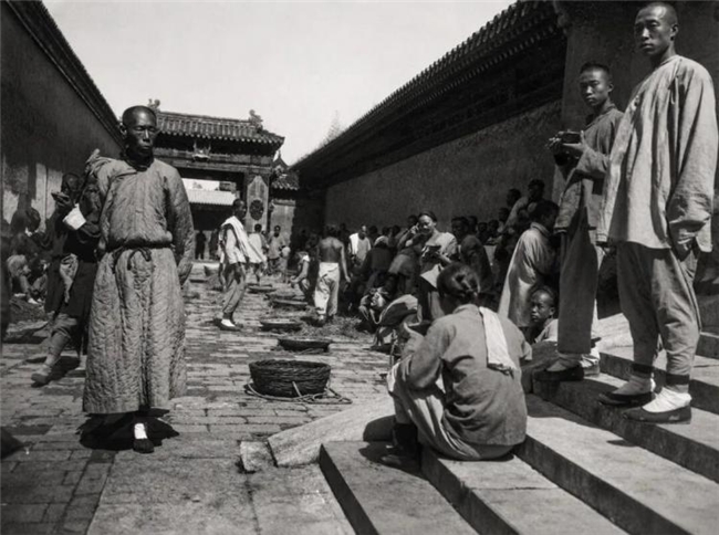 硬核老照片：19 世纪摄影师，用笨重设备拍下原汁原味老北京