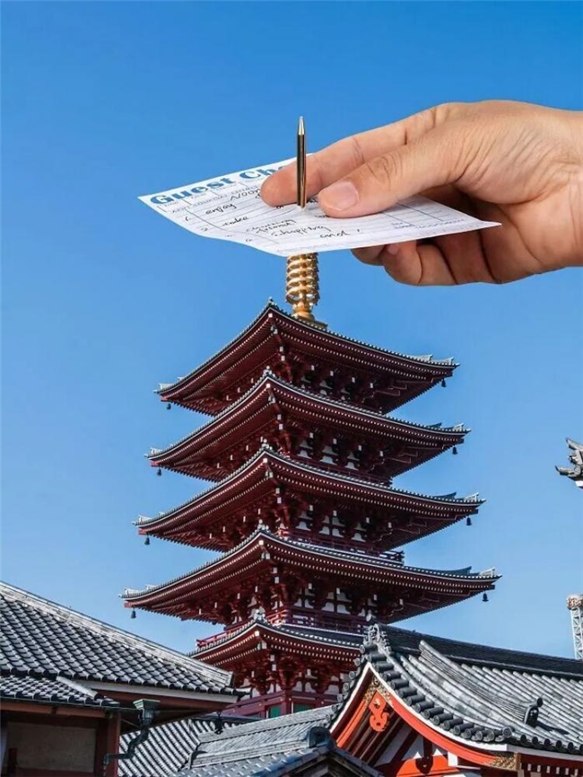 重构日常景观：雨果・苏伊萨斯的错位摄影创作解析
