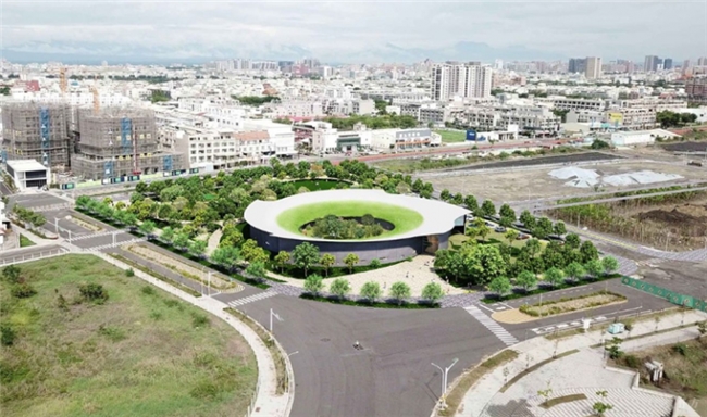以弧为引：曲线如何消解建筑空间的等级与壁垒
