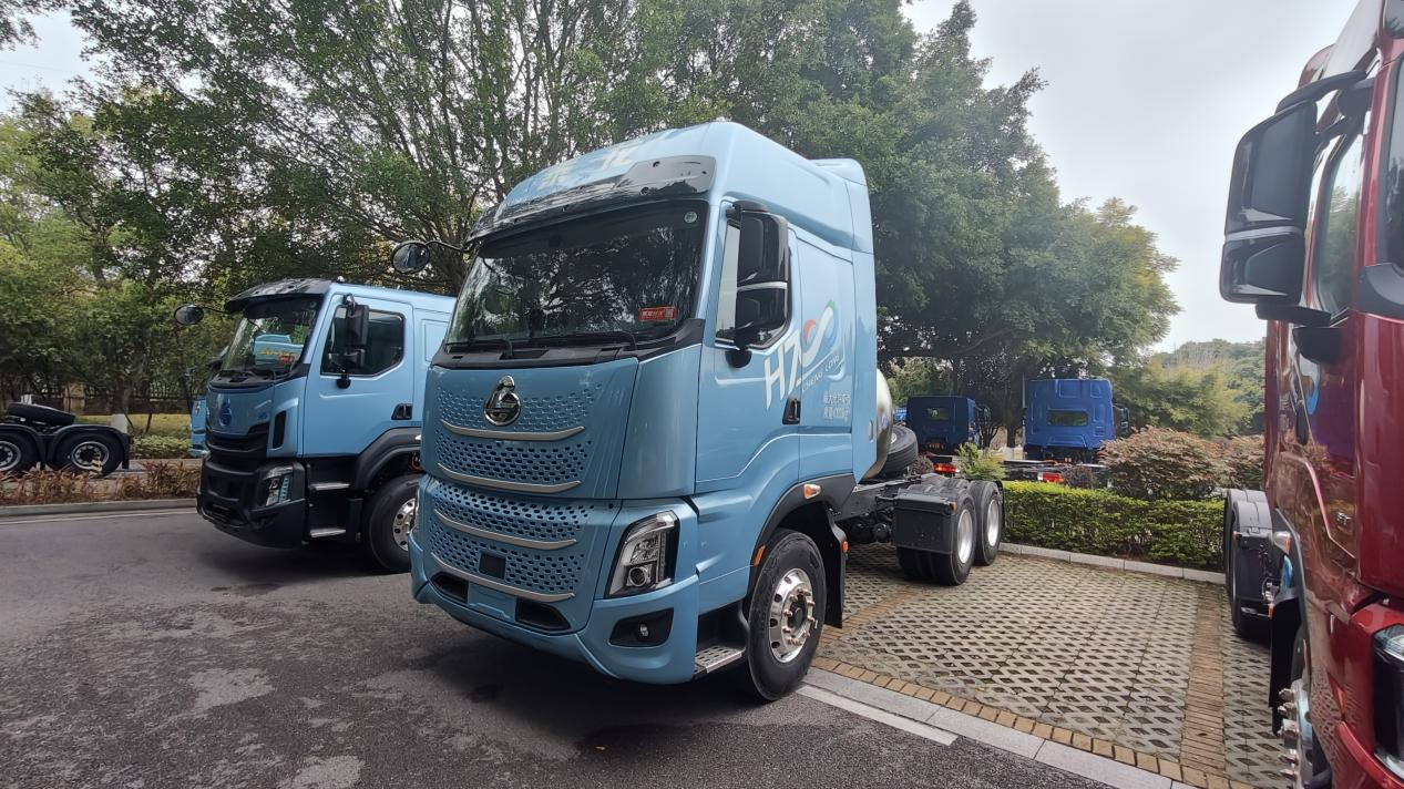 龙骨框架铸安全，乘龙H7 Pro LNG牵引车跑中长途运输更安心