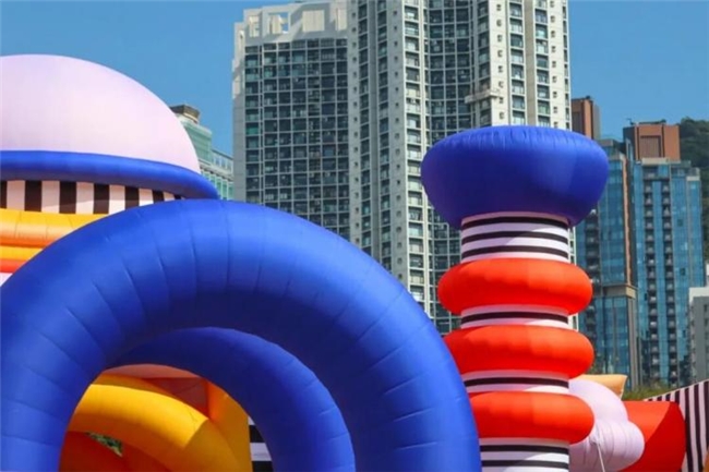 色块为诗，几何为歌：卡米尔・瓦拉拉的城市乐观美学