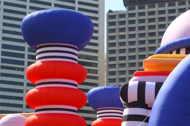 色块为诗，几何为歌：卡米尔・瓦拉拉的城市乐观美学